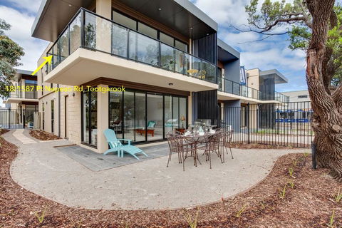 Beautiful Beachfront Apartment At Capel Sound - Accommodation Port Macquarie 2