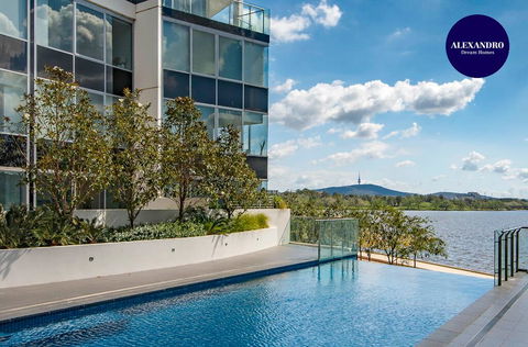 Beautiful Modern Lake View Apartment - Accommodation Port Macquarie 0