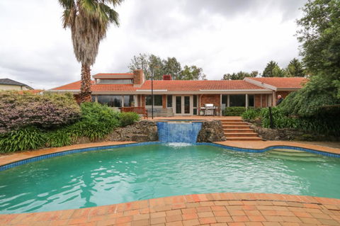 Beautiful Resort Retreat Villa In The Yarra Valley - Entertainer's Delight - Accommodation Port Macquarie 0