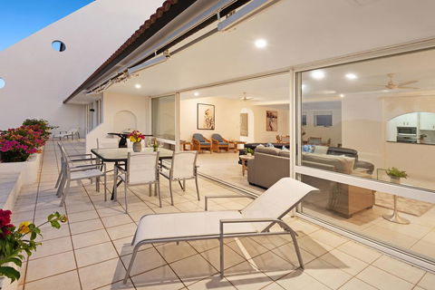 Bella Azure Two Bedroom Two Bathroom Spacious Ocean-view Apartment With Golf Buggy - Accommodation Port Macquarie 2
