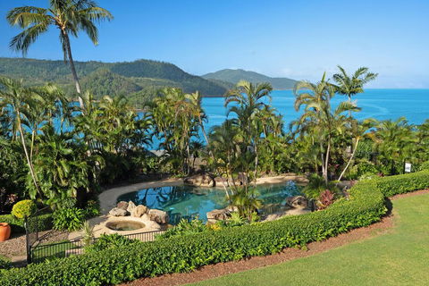 Bella Azure Two Bedroom Two Bathroom Spacious Ocean-view Apartment With Golf Buggy - Accommodation Port Macquarie 1