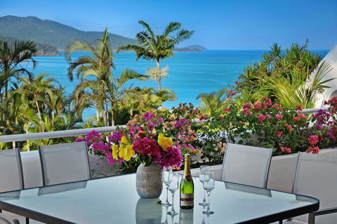 Bella Azure Two Bedroom Two Bathroom Spacious Ocean-view Apartment With Golf Buggy - Accommodation Port Macquarie 0