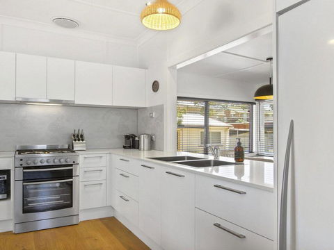 Bellevue - Overlooking Serene Lake Woolumboola - Accommodation Port Macquarie 1
