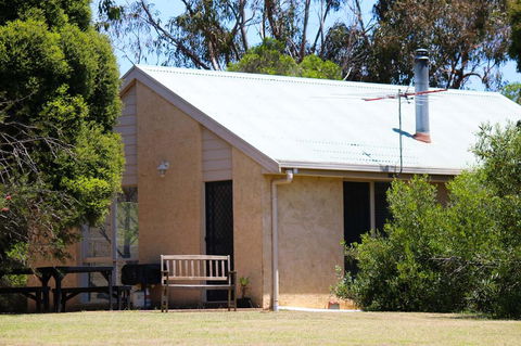 Bells Beach Cottages - Accommodation Port Macquarie 0