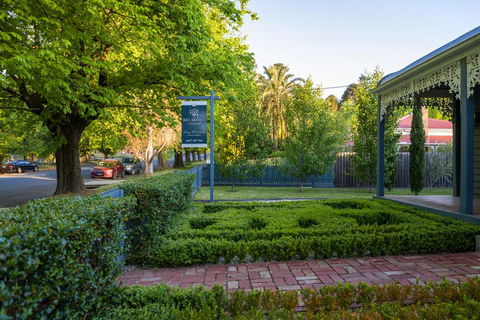 Belmont At Beechworth 2 Bedrooms, 2 Bathrooms, 2 Couples - Accommodation Port Macquarie 2