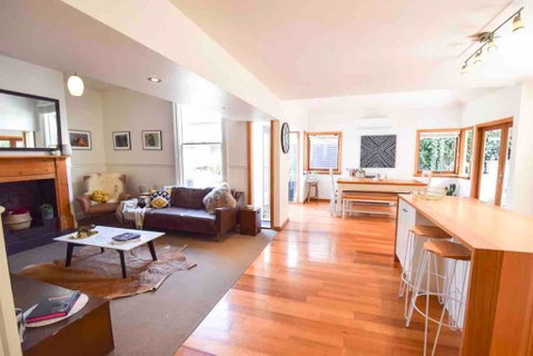 Best Location In Hobart! Luxury 4 Bedroom With Stunning Views - Accommodation Port Macquarie 0