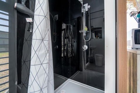 Big Tiny Paz Seven Hills Tiny House, Tallarook - Accommodation Port Macquarie 3