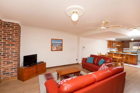 Birchgrove Terrace, Unit 3, Recreation Lane - Accommodation Port Macquarie 1