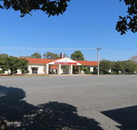 Bishops Lodge Narrandera - Accommodation Port Macquarie