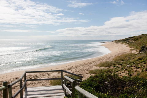 Blue Bay Beach Stay - Mandurah - Accommodation Port Macquarie 1