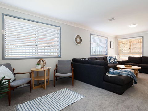 Blue Bay, 83a Rocky Point Road - Foxtel & Air Conditioning Downstairs - Accommodation Port Macquarie 1