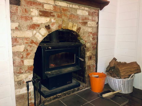 Blue Duck Cottage, Village Comfort, Fireplace - Accommodation Port Macquarie 3