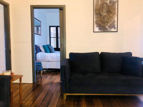 Blue Duck Cottage, Village Comfort, Fireplace - Accommodation Port Macquarie 2
