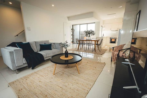 Blue Gum On First Ave - CBD Fringe, WiFi, Netflix - Accommodation Port Macquarie 1