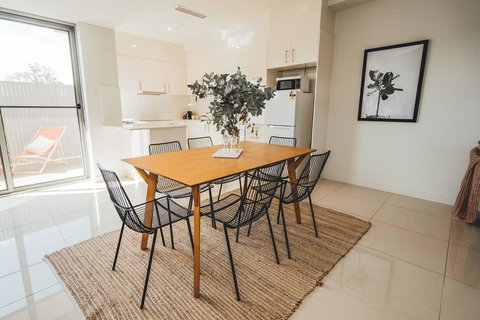 Blue Gum On First Ave - CBD Fringe, WiFi, Netflix - Accommodation Port Macquarie 2