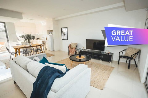 Blue Gum On First Ave - CBD Fringe, WiFi, Netflix - Accommodation Port Macquarie 0