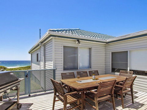 Blue Horizon - Beachfront With Fireplace - Accommodation Port Macquarie 0