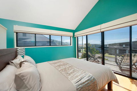 BLUE SKYES - Family Home With Balcony & Views. - Accommodation Port Macquarie 2