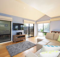 BLUE SKYES - family home with balcony  views. - Accommodation Port Macquarie