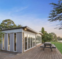 Bluff View River House - Stunning Riverfront - Accommodation Port Macquarie