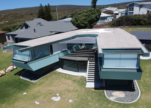 Boathouse - Nearly In The Water And Wonderful Views - Accommodation Port Macquarie 1
