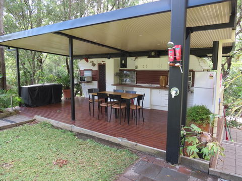 BoBRENE On Tamborine Nude Retreat - Cosy Chalet - Accommodation Port Macquarie 3