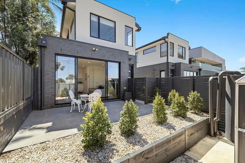 The Moorabbin Townhouse - Comfortable & Accessible - Accommodation Port Macquarie 0