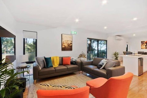TheTree House Hobart Sleeps 8-2 Bath - Accommodation Port Macquarie 0