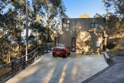 TheTree House Hobart Sleeps 8-2 Bath - Accommodation Port Macquarie 1