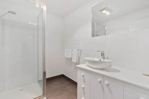 TheTree House Hobart Sleeps 8-2 Bath - Accommodation Port Macquarie 2