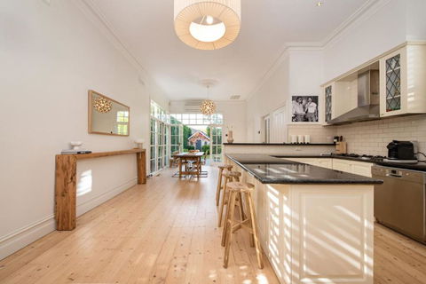 Timeless Gem In Malvern East - Accommodation Port Macquarie 2