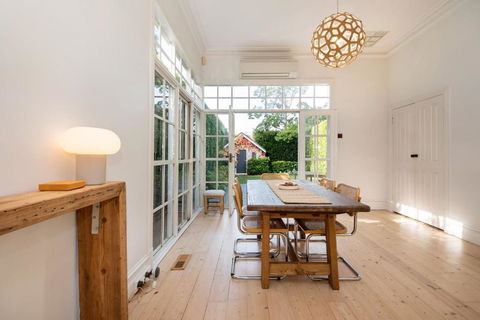 Timeless Gem In Malvern East - Accommodation Port Macquarie 3