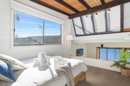 Waterfront Scotland Island Holiday Home - Family & Pet Friendly - 3 Bedrooms - Wifi - Netflix - Private Jetty - Accommodation Port Macquarie 3