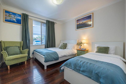 Warmth House Nr Airport 2rooms 5beds Yard N Parking - Accommodation Port Macquarie 0