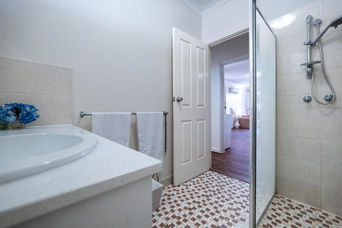 Warmth House Nr Airport 2rooms 5beds Yard N Parking - Accommodation Port Macquarie 3