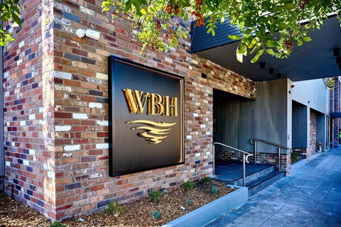 Warners Bay Hotel - Accommodation Port Macquarie 0