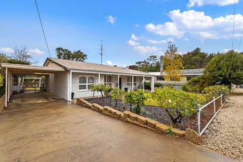 White On Wright Clare - Accommodation Port Macquarie 0