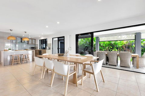YALLA24-Luxury Resort Style Home - Accommodation Port Macquarie 3