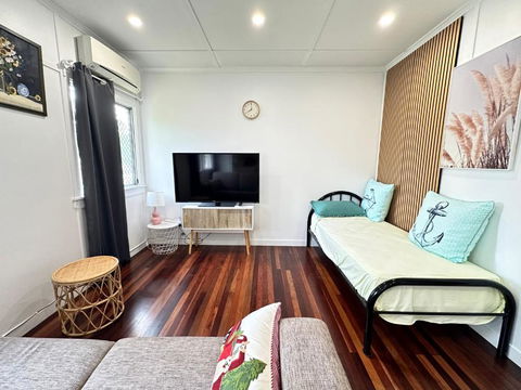 Zen Escape Guest House- Hidden Little Gem, Funky Corner, Boutique Granny Flat - Accommodation Port Macquarie 3