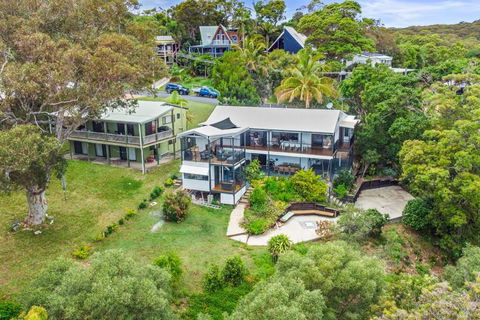 YARABIN - Luxury Home With Ocean Views - Accommodation Port Macquarie 2