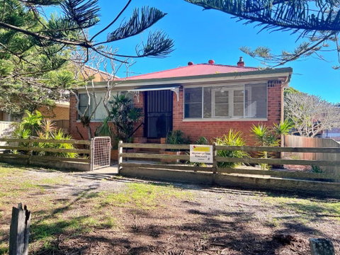 Yia Yias Place - Bring Your Own Linen. - Accommodation Port Macquarie 0