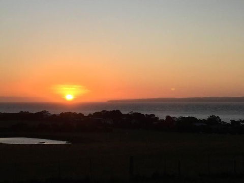 YOLO- Beach-house Views, Near Penguins, Nbn! - Accommodation Port Macquarie 3