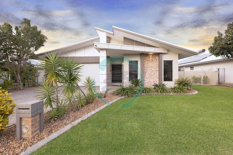 Zenhouse: 4BR Stylish Work/Family Home In Muirhead - Accommodation Port Macquarie 0