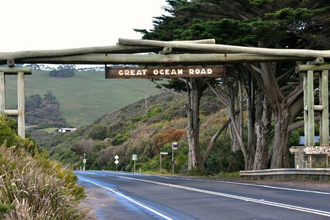 Small-Group Great Ocean Road And Twelve Apostles Full-Day Tour - Accommodation Port Macquarie 0