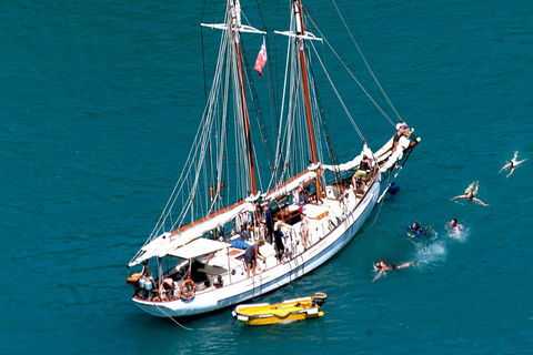 Whitehaven Beach Sailing And Snorkeling Cruise - Accommodation Port Macquarie 3