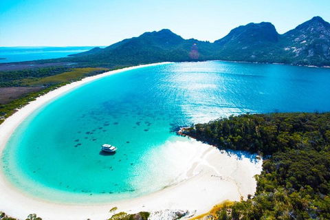 Wineglass Bay Private Charter Service - Accommodation Port Macquarie 2