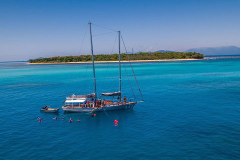 Ocean Free Green Island & Great Barrier Reef Snorkel Cruise, Cairns 25 Guests - Accommodation Port Macquarie 0